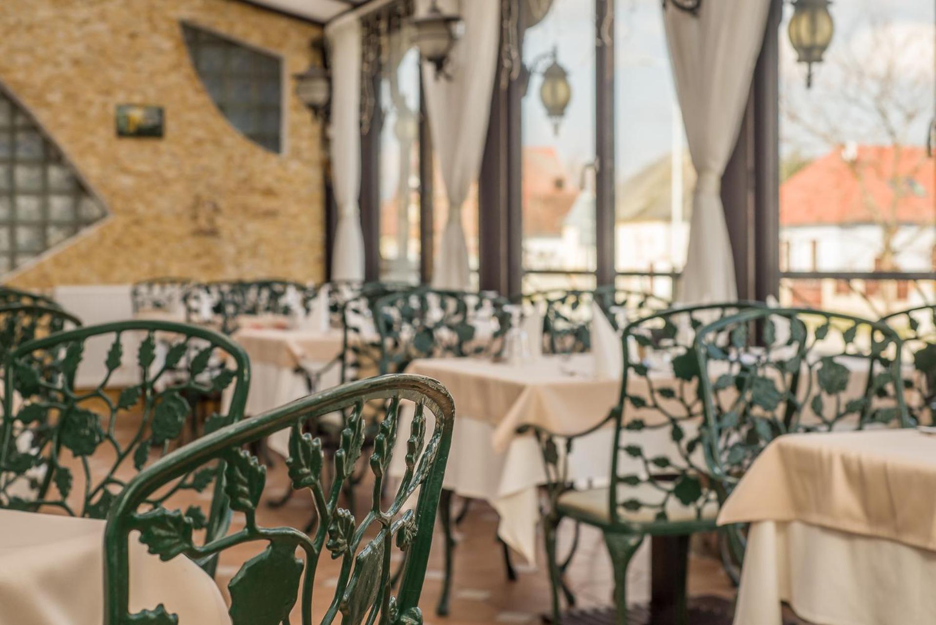 Bük Hotel Piroska מראה חיצוני תמונה